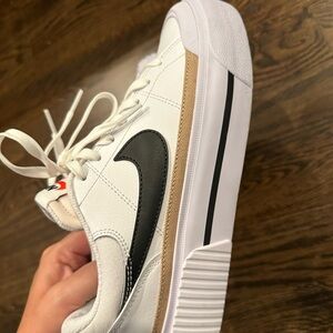 Women’s Nike court legacy lift